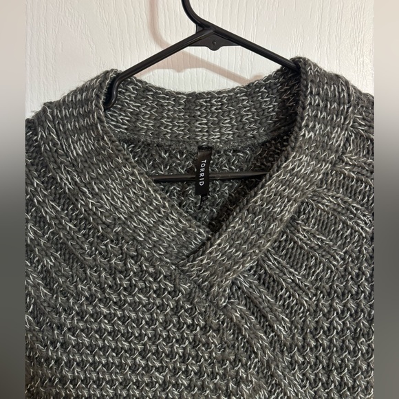 Torrid Cable Knit Chunky Tassel Grey V-Neck Poncho Shall Wrap One Size - Picture 3 of 6